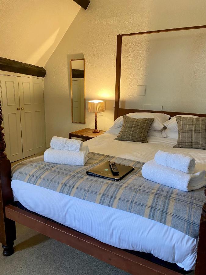 The Golden Pheasant Hotel Бърфорд Екстериор снимка