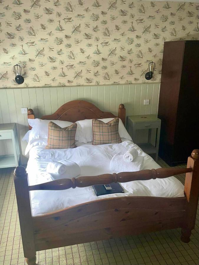 The Golden Pheasant Hotel Бърфорд Екстериор снимка