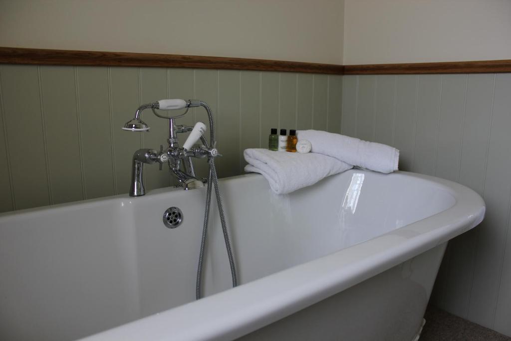 The Golden Pheasant Hotel Бърфорд Стая снимка